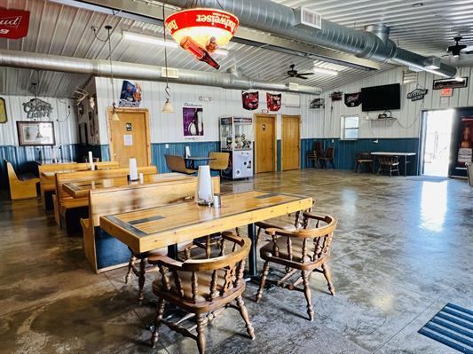 More Photos Of 131 S Thorp St, Marion Sports And Entertainment For Sale