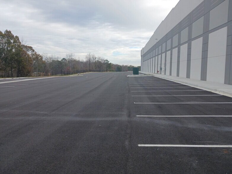 More Photos Of 7600 Wood Rd, Douglasville Distribution For Lease