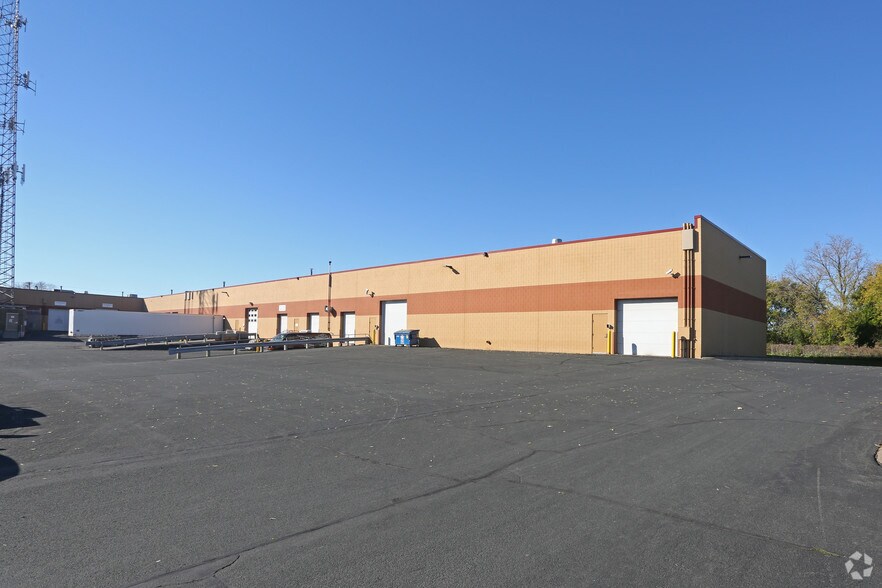 More Photos Of 1100-1210 New Brighton Blvd, Minneapolis Light Manufacturing For Lease