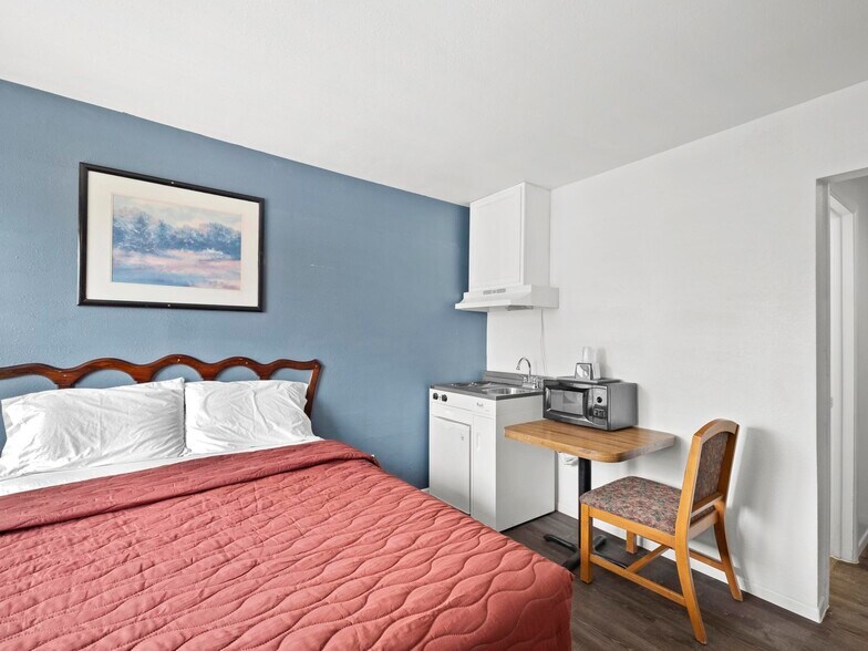 More Photos Of 935 9th Ave, Sidney Hotel For Sale