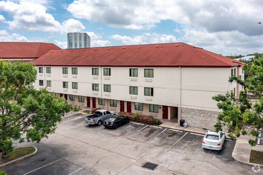 More Photos Of 333 Wolfe Rd, San Antonio Hotel For Sale