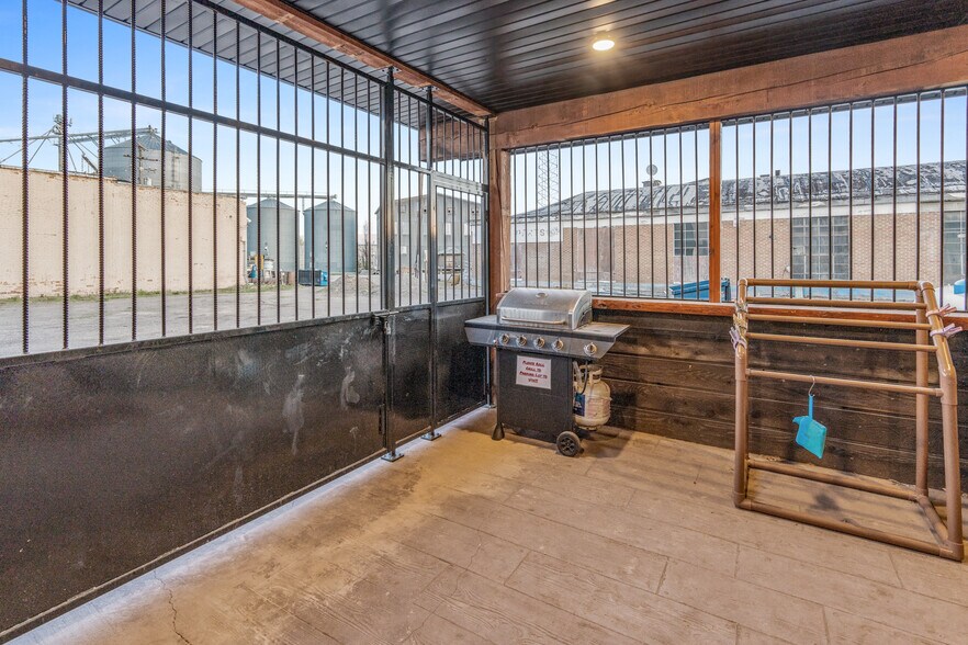 More Photos Of 417 Main St, Ashton Specialty For Sale