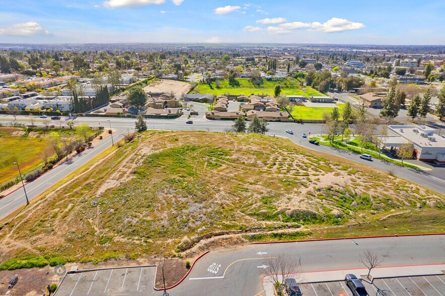 More Photos Of 2620 Bernard St, Bakersfield Land For Sale
