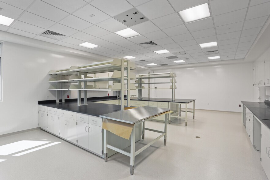 More Photos Of 14193 NW 129th Way, Alachua Research And Development For Lease