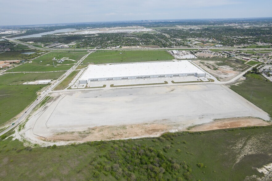 More Photos Of 9449 Silver Creek Rd, Fort Worth Warehouse For Lease