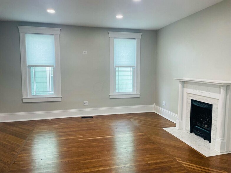 More Photos Of 850 E Main St, Lancaster Storefront Retail Residential For Sale