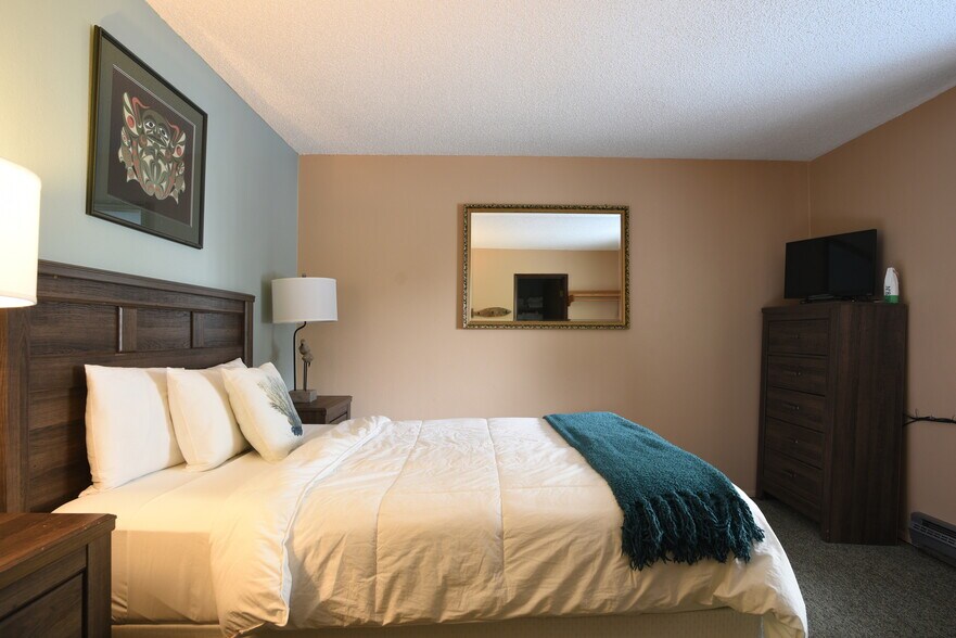 More Photos Of 4651 SR 109, Moclips Hotel For Sale