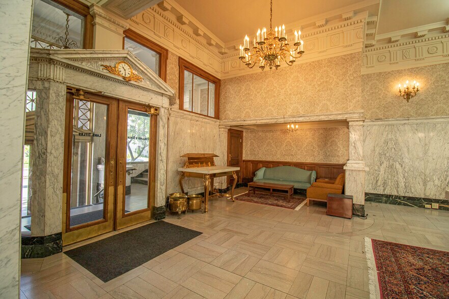 More Photos Of 301 Columbia St, Lafayette Office For Sale