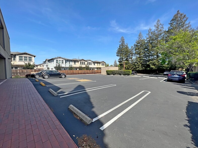More Photos Of 12280 Saratoga-Sunnyvale Rd, Saratoga Office For Sale