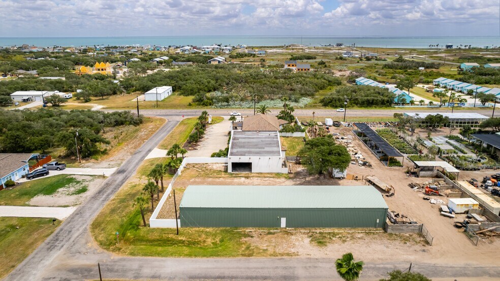 More Photos Of 1703 Highway 35 S, Rockport Office Residential For Lease