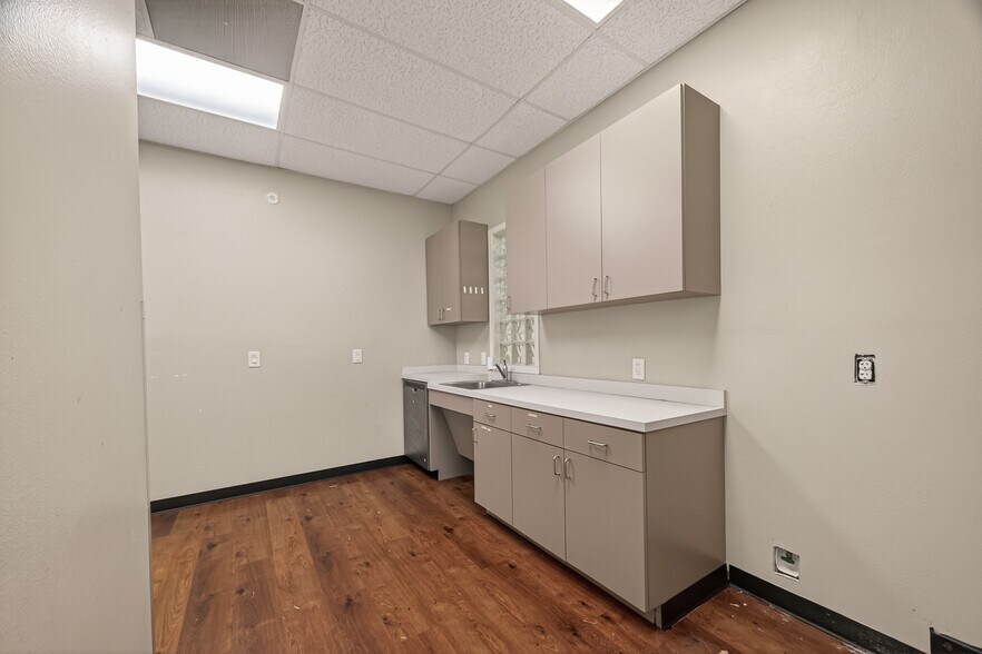 More Photos Of 2223 Dorrington St, Houston Medical For Lease