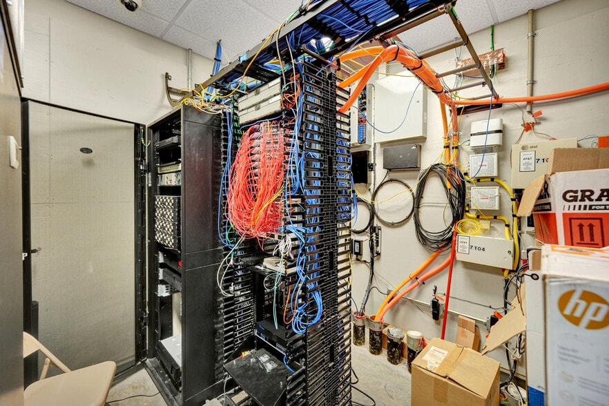 More Photos Of 7104 W County Road 116, Midland Warehouse For Lease