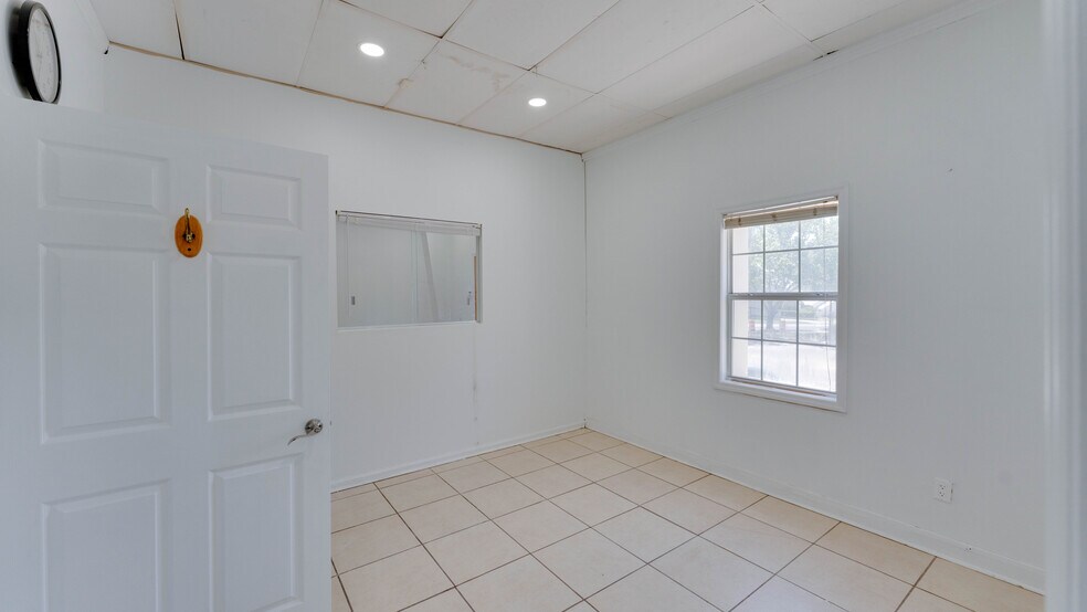 More Photos Of 615 N Main St, Moultrie Flex For Sale