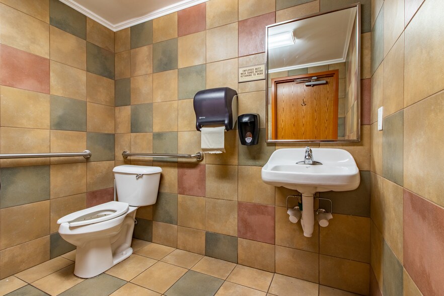 More Photos Of 407 S 4th St, Dunlap Storefront Retail Office For Lease