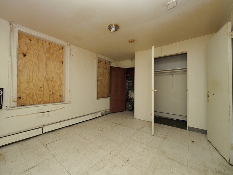 More Photos Of 170 Chambers St, Newburgh Apartments For Sale