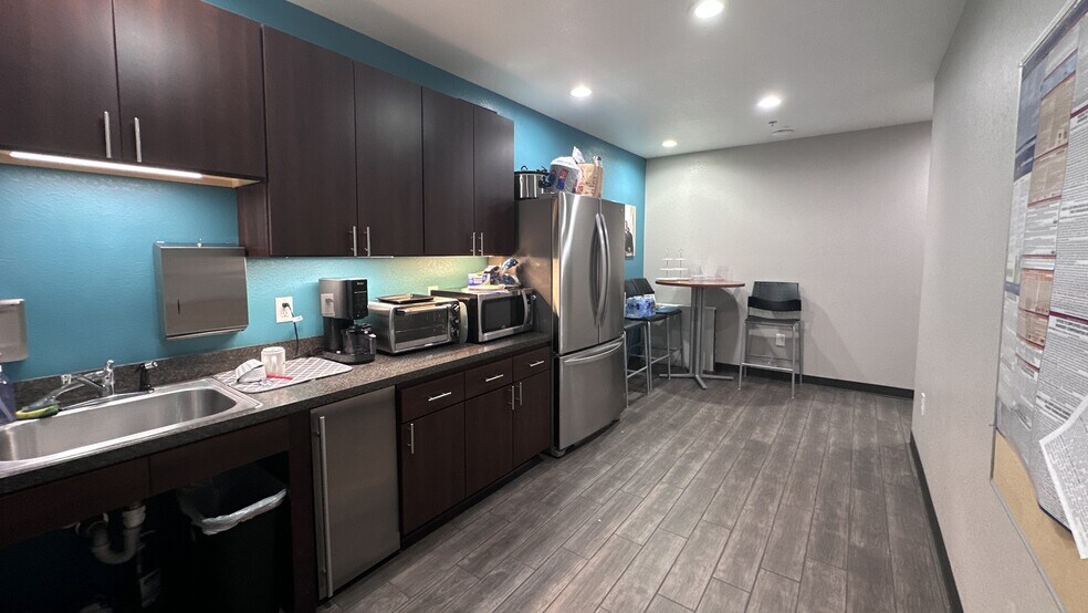 More Photos Of 6546 Greatwood Pky, Sugar Land Office For Sale