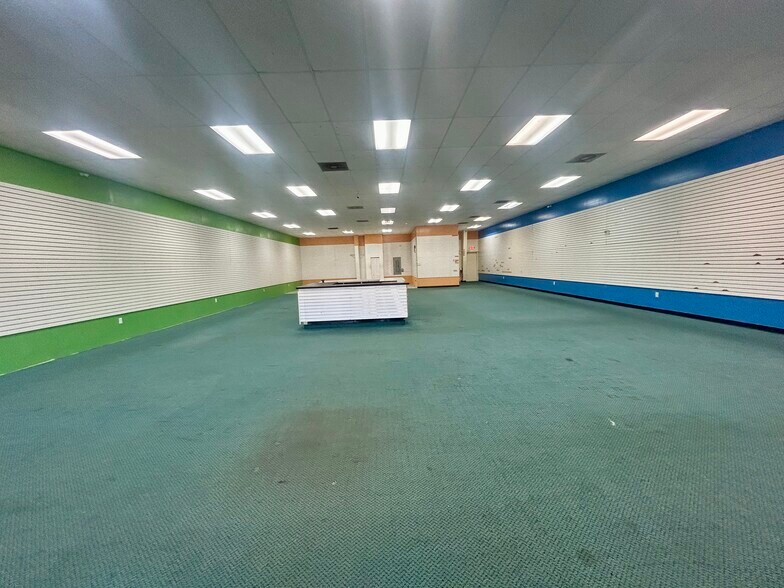 More Photos Of 3942 Tyrone Blvd N, Saint Petersburg Unknown For Lease