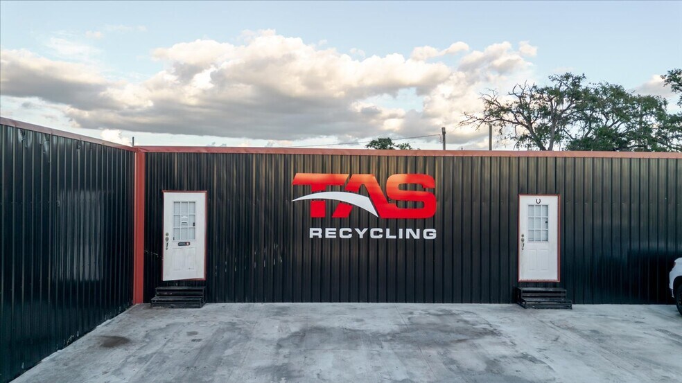 More Photos Of 5404 24th Ave S, Tampa Auto Salvage Facility For Sale