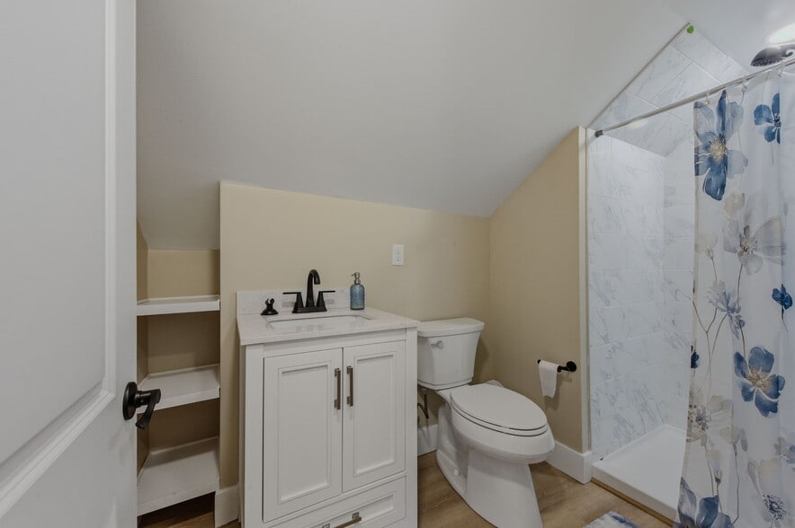 More Photos Of 2101 N Dupont Hwy, New Castle Freestanding For Sale