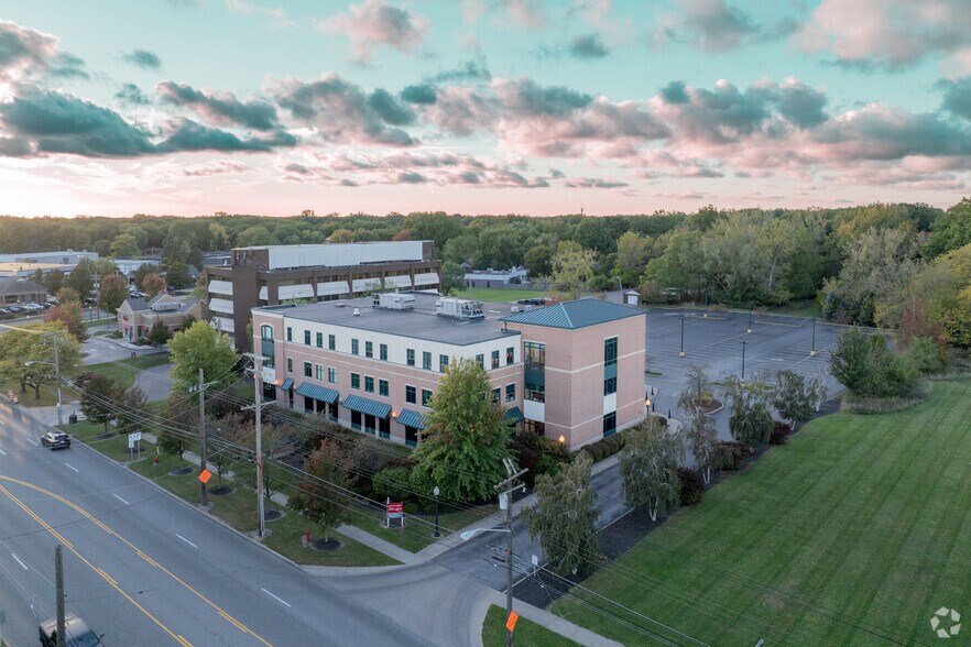 Primary Photo Of 6900 Pearl Rd, Middleburg Heights Medical For Lease