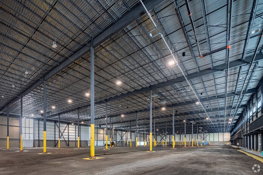 More Photos Of Boul des Générations, Montréal-Est Unknown For Lease
