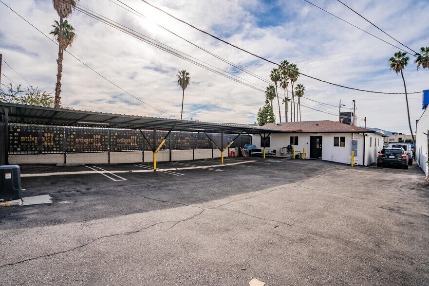 More Photos Of 910 S Glenoaks Blvd, Burbank Storefront Retail Office For Sale