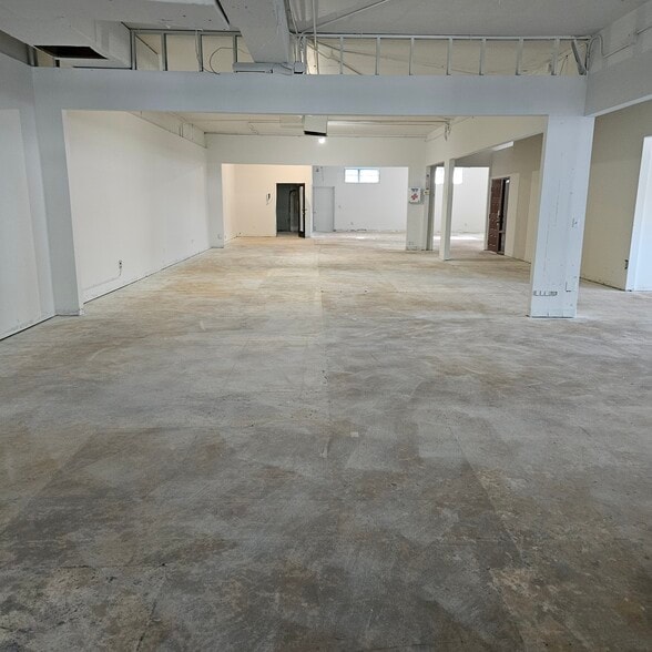 More Photos Of 202 N Federal Hwy, Lake Worth Restaurant For Sale