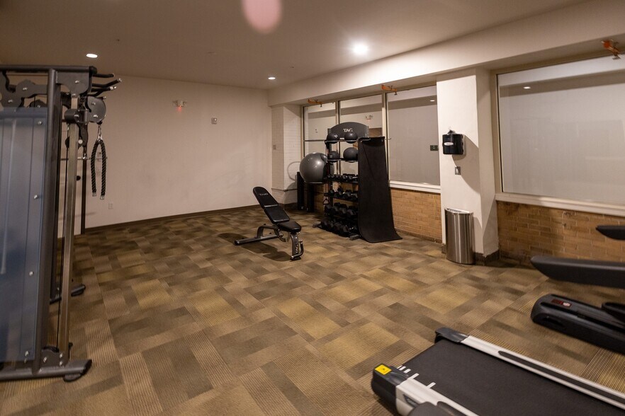 More Photos Of 1351 N Hanley Rd, University City Apartments For Sale