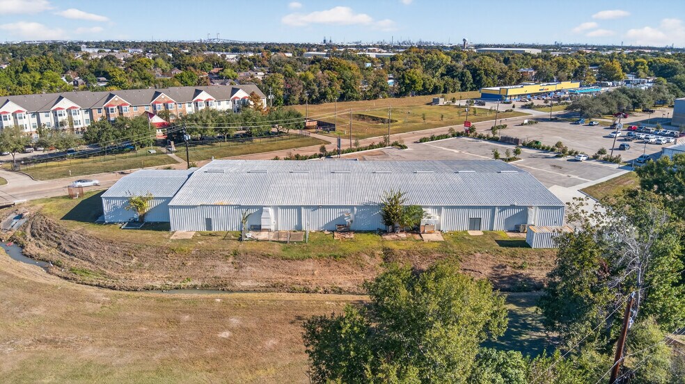 More Photos Of 2606 Cherry Brook Ln, Pasadena Warehouse For Sale