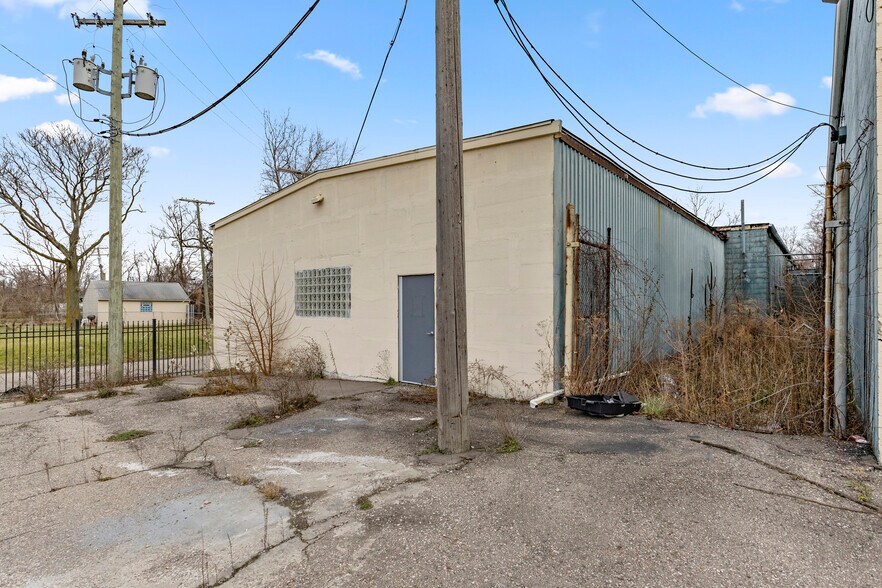 More Photos Of 15306 Rosa Parks Blvd, Detroit Warehouse For Sale