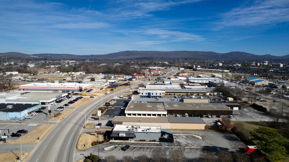 More Photos Of 1847 University Dr NW, Huntsville Light Distribution For Lease