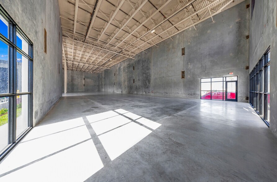 More Photos Of 14101 NW 112th Ave, Hialeah Gardens Warehouse For Lease