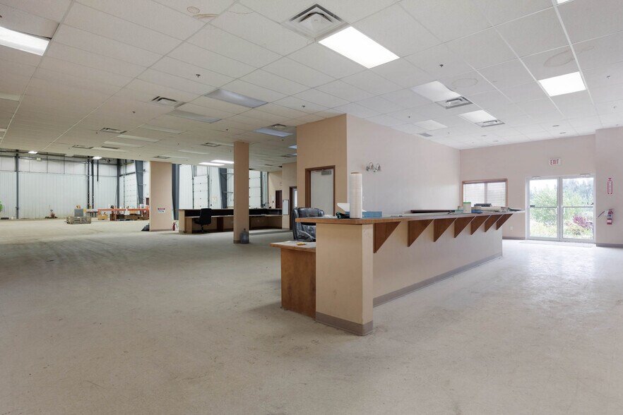 More Photos Of 105 Oak Crt, Anzac Warehouse For Sale