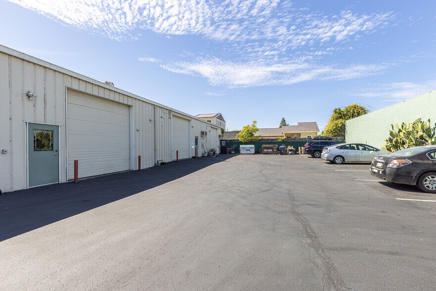 More Photos Of 1900-1924 Yajome St, Napa Warehouse For Lease