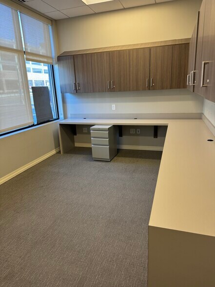 More Photos Of 100 Prairie Center Dr, Eden Prairie Unknown For Lease