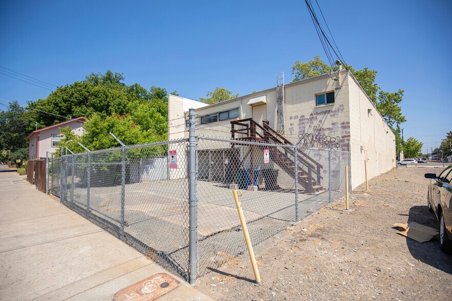 More Photos Of 1912 F St, Sacramento Office For Sale
