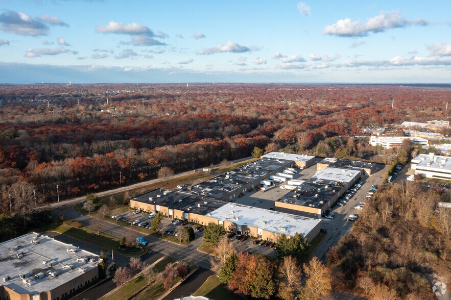 More Photos Of 400 Oser Ave, Hauppauge Warehouse For Lease