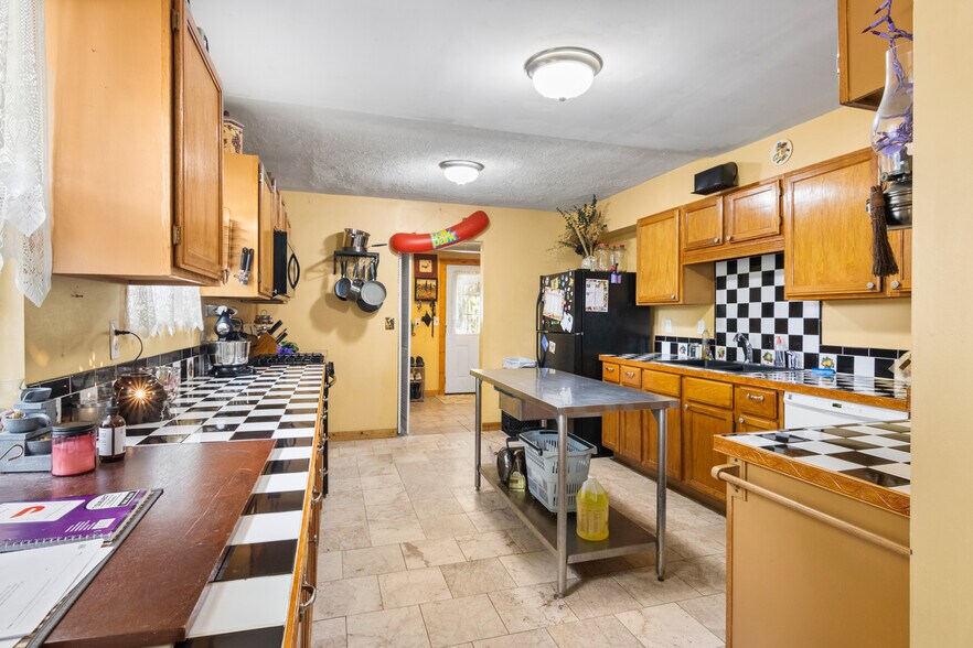 More Photos Of 4871 U.S. 31, Eastport Hotel For Sale