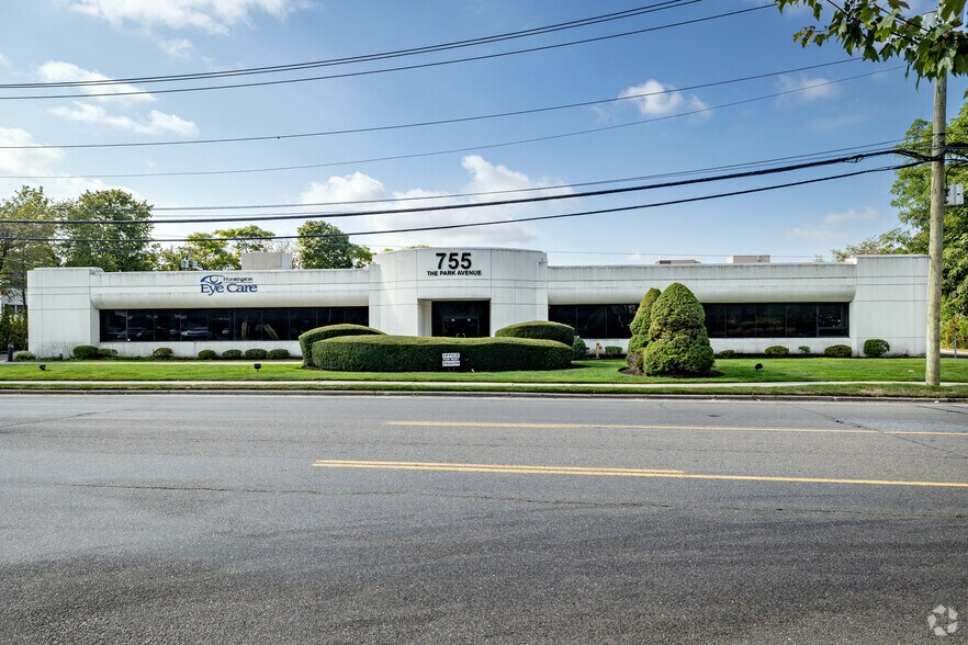 More Photos Of 755 Park Ave, Huntington Medical For Sale