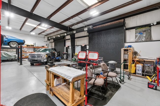 More Photos Of 119 Magnolia Park Dr, Mooresville Showroom For Sale
