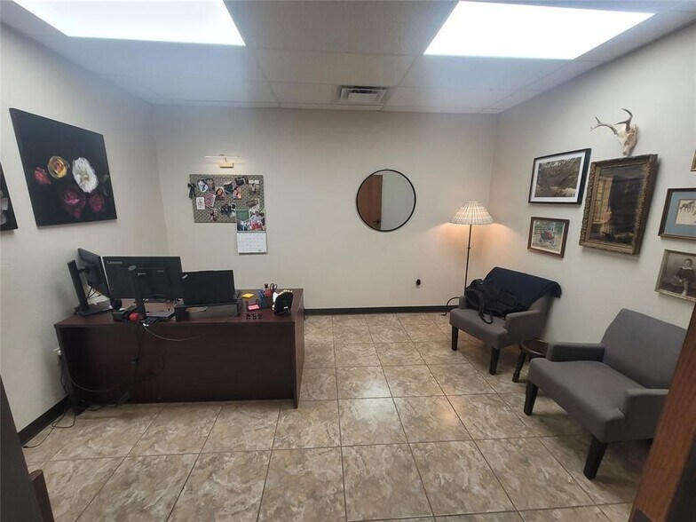 More Photos Of 912 Messenger Ln, Moore Warehouse For Sale