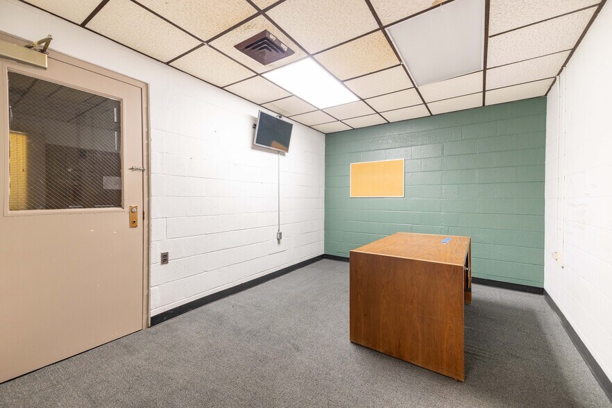 More Photos Of 6902 Chicago Rd, Warren Schools For Sale