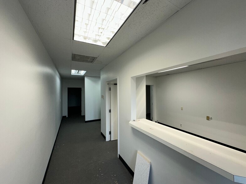 More Photos Of 2101 S Platte River Dr, Denver Warehouse For Lease