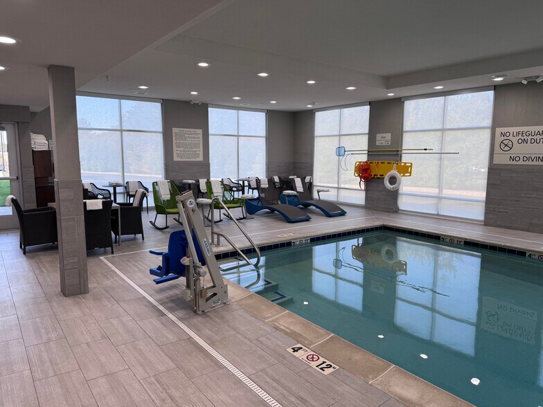 More Photos Of 1335 S Main St, Adrian Hotel For Sale