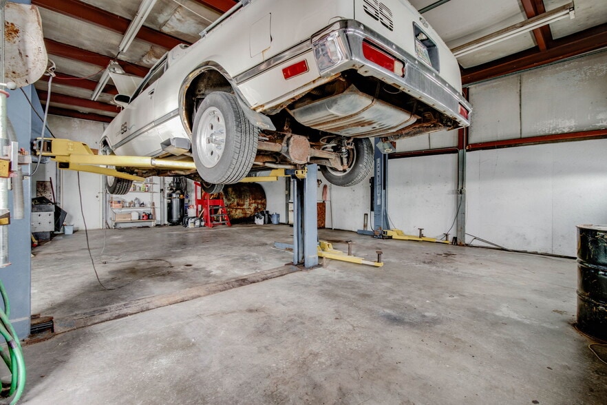 More Photos Of 343 S Main St, Kenton Auto Repair For Sale
