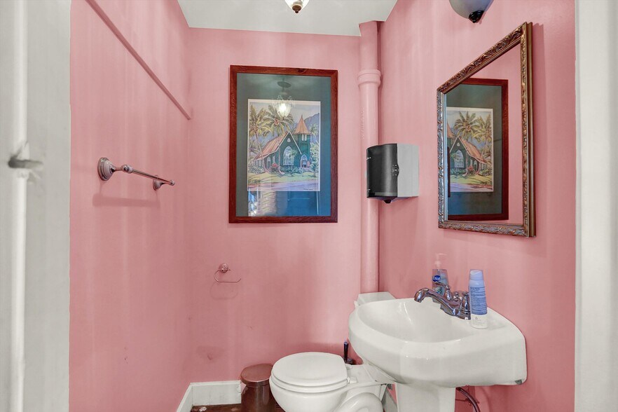 More Photos Of 111 S Walnut St, Edinburgh Theater Concert Hall For Sale