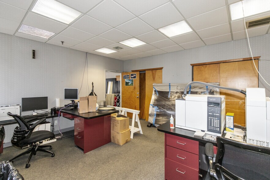More Photos Of 161 Remington Blvd, Ronkonkoma Warehouse For Sale