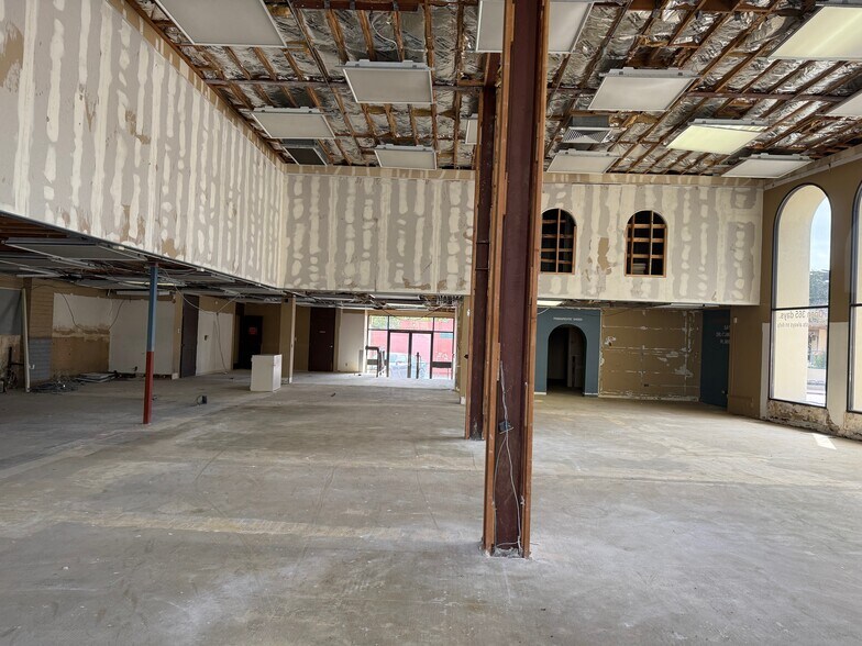 More Photos Of 499 Alvarado St, Monterey Freestanding For Lease