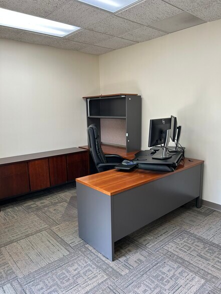 More Photos Of 101 Bradford Rd, Wexford Medical For Lease