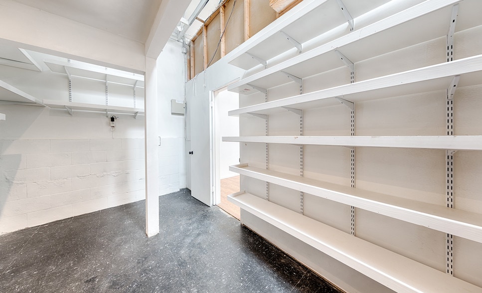 More Photos Of 2711 Main St, Santa Monica Storefront For Lease